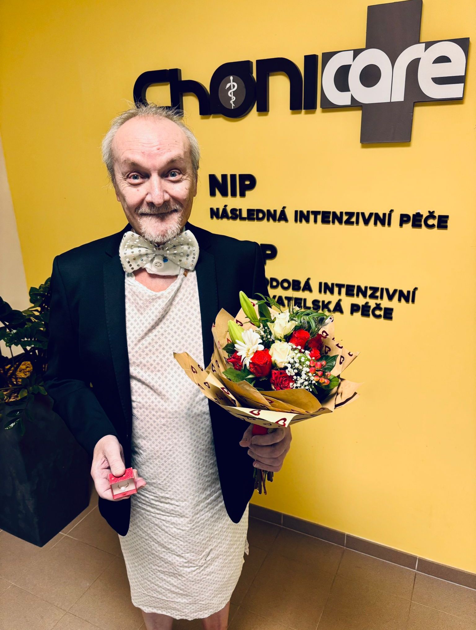 Václav s kyticí květin.