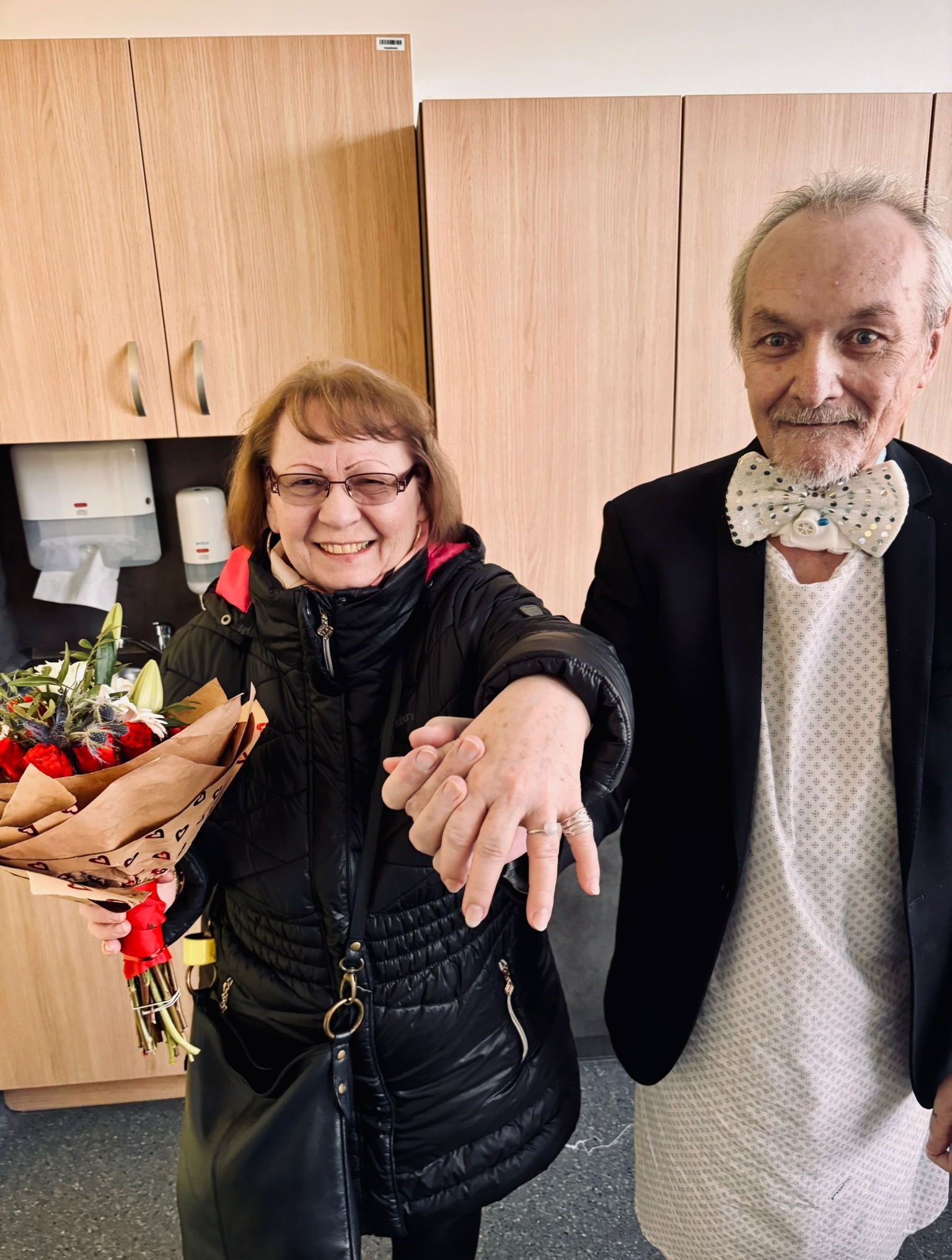 Václav a Lenka s květinami.